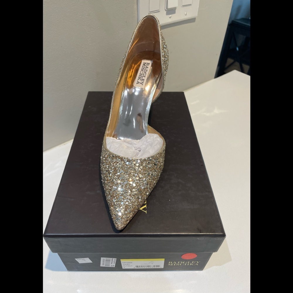 Badgley Mishka Gold glitter heels. Size 9, never worn, new in box.